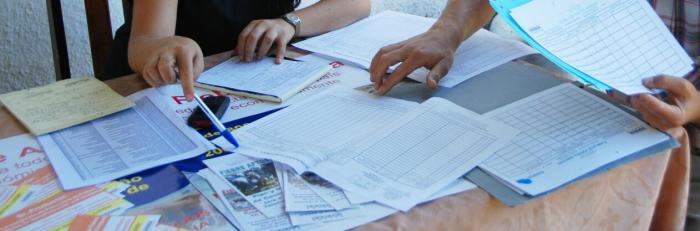 Seguimos trabajando juntos Manos y papeles