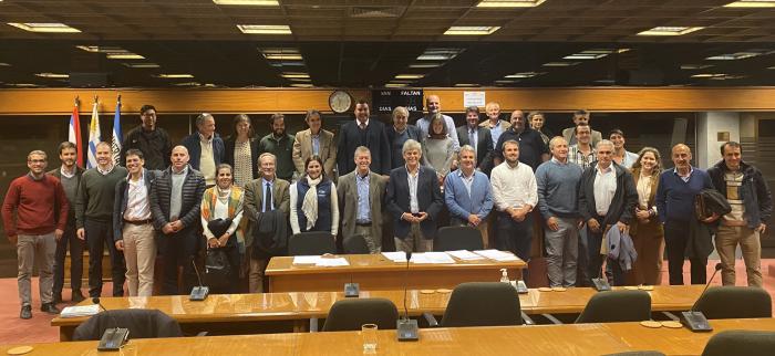 Asistentes al evento “Nuestro Campo Natural un campo de oportunidades” en el Parlamento del Uruguay