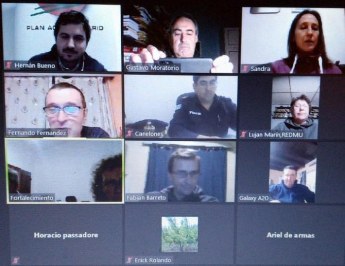 Pantalla de videoconferencia con algunos de los asistentes Pantalla de videoconferencia con algunos de los asistentes