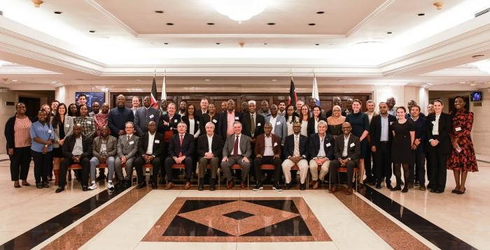 Delegación de Kenia junto a autoridades y técnicos nacionales Delegación de Kenia junto a autoridades y técnicos nacionales