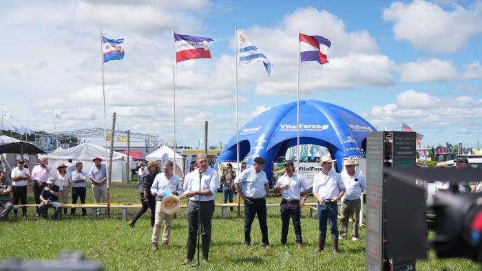 Ministro en apertura de ExpoActiva