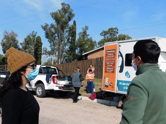 Jornada de castración e identificación canina en Durazno