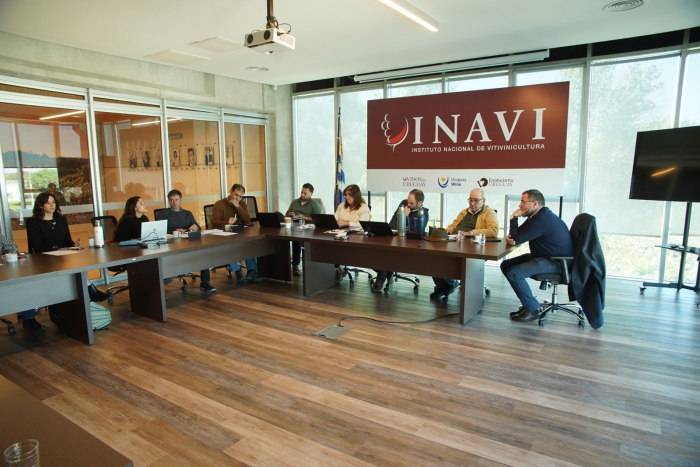 Reunión de autoridades en INAVI