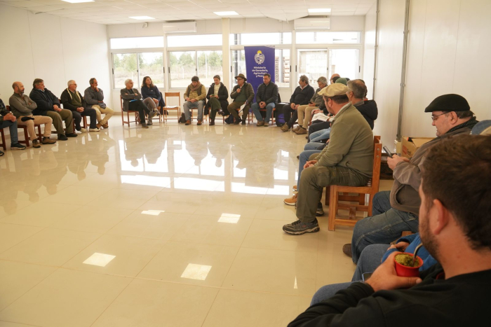Visita de autoridades tras temporal en Salto