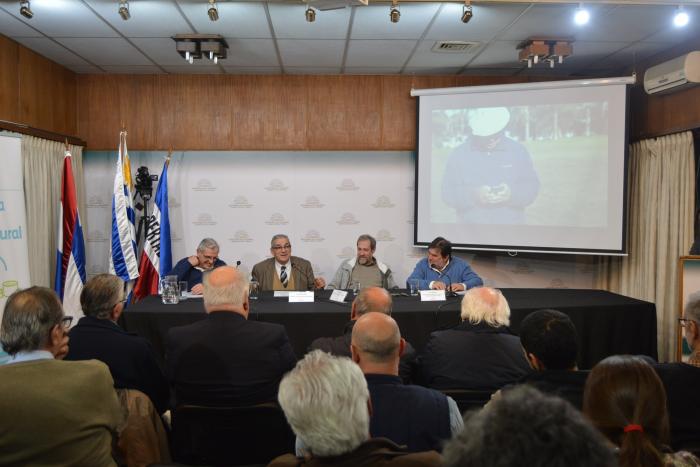 Autoridades en conferencia de prensa