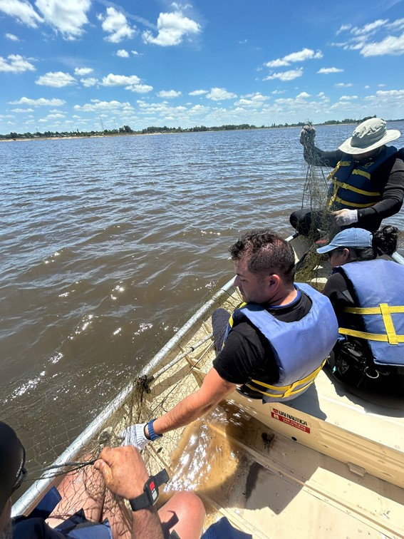 Equipo de Dinara en Río Negro