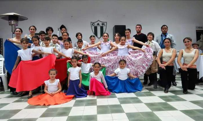 Grupo de danzas “Renacer” de Cufré 