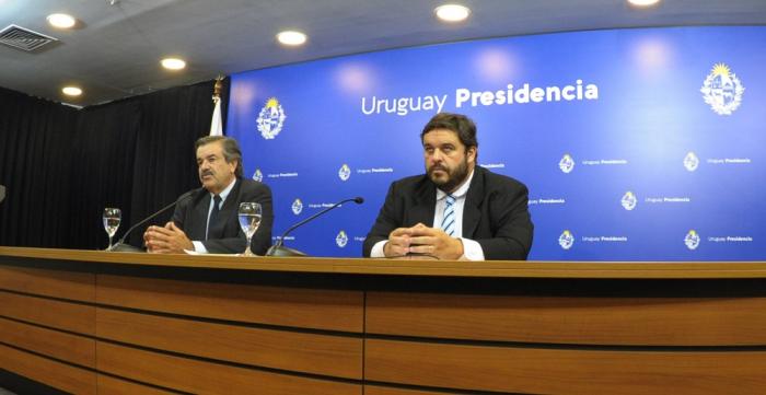 Ministro de Ganadería, Carlos María Uriarte, junto a subsecretario de la cartera, Ignacio Buffa, en conferencia de prensa