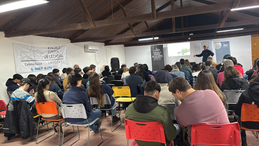 Jóvenes en las Mesas de Desarrollo Rural de Colonia Jóvenes en las Mesas de Desarrollo Rural de Colonia