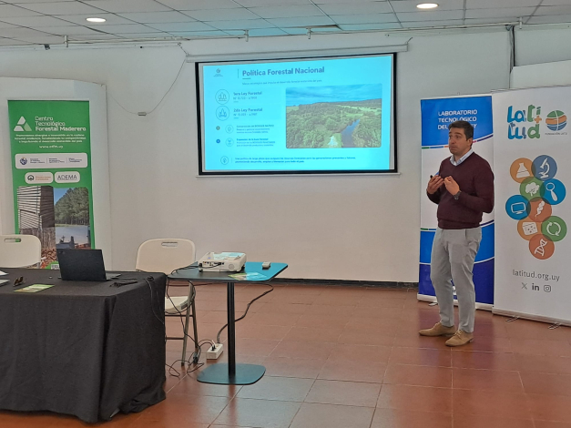 El director general forestal, Gastón Martínez, durante su exposición en la jornada.