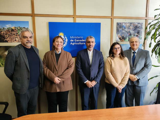 Foto de la UAI con embajador de Irán