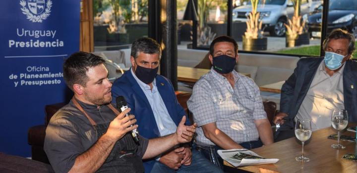 El chef Aurelien Bondoux, Javier Carballal, Carlos Grauert y Enrique Antía durante el lanzamiento