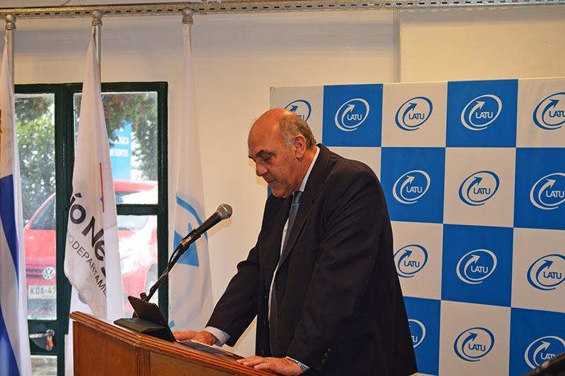 Palabras del director del LATU en representación de la Cámara de Industrias del Uruguay, Gabriel Murara Palabras del director del LATU en representación de la Cámara de Industrias del Uruguay, Gabriel Murara