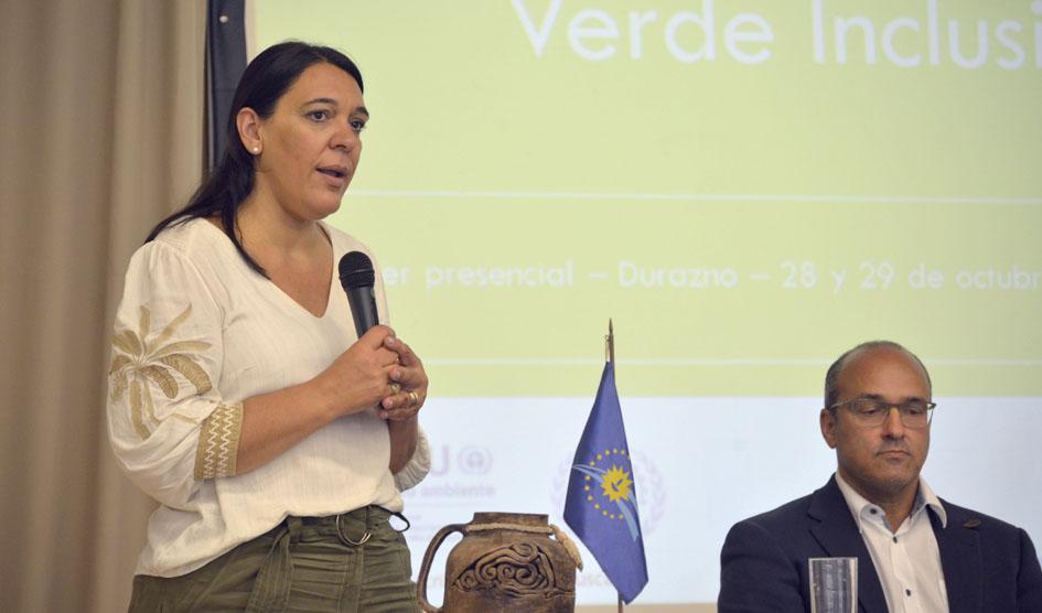 Presidenta de ANDE, Carmen Sánchez Presidenta de ANDE, Carmen Sánchez, de pie, junto a Manuel Albaladejo, sentado