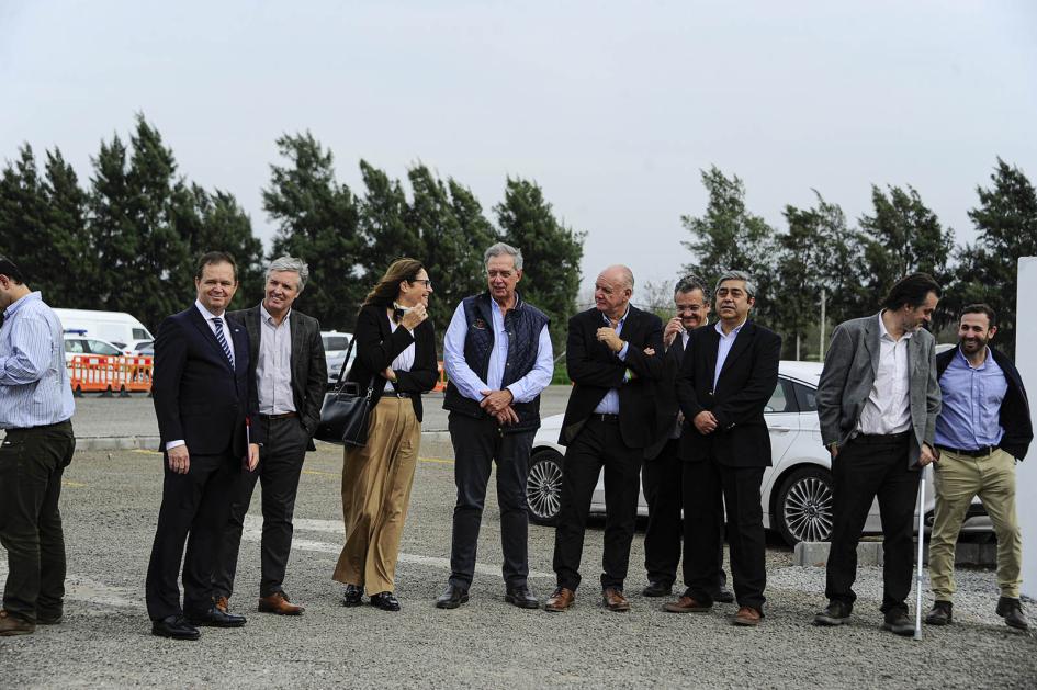 Autoridades presentes en el evento Autoridades, en el exterior de la planta