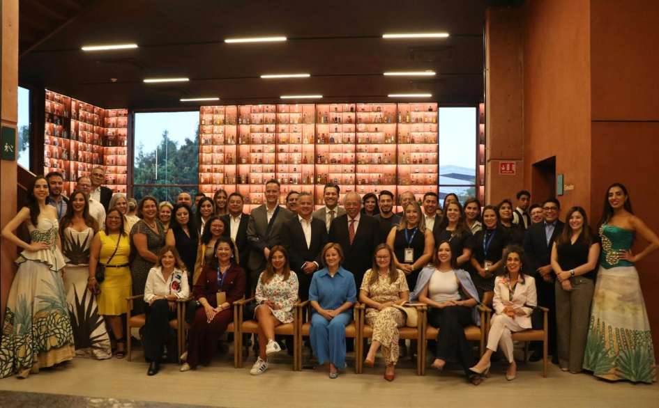 Foto grupal de participantes