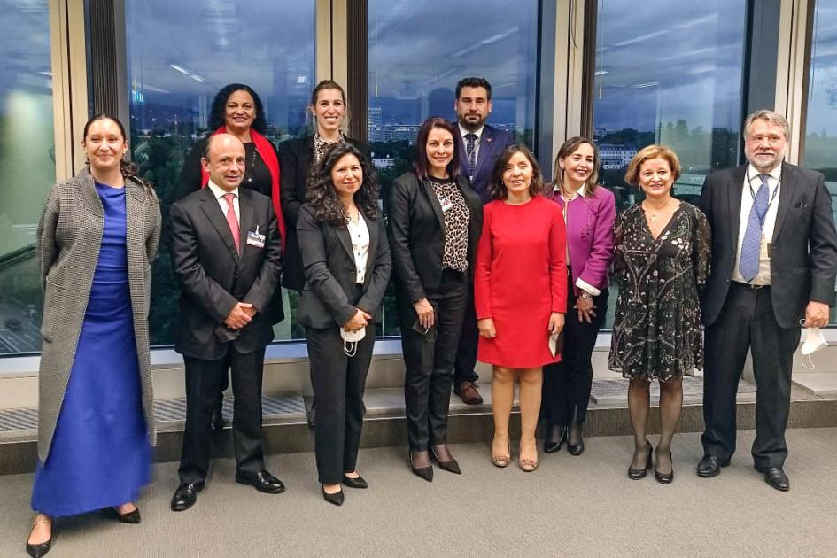 Directora Estrada y resto de integrantes de la red Directora Estrada y resto de integrantes de la red