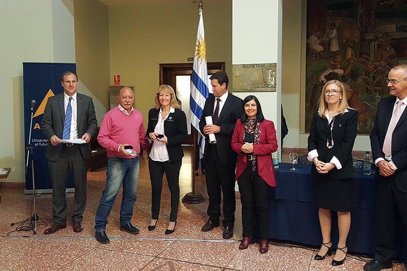 Entrega de medallas a funcionarios en el 86º aniversario de Ancap Entrega de medallas a funcionarios en el 86º aniversario de Ancap