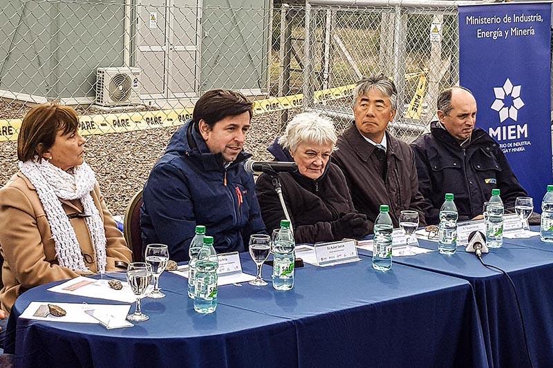 Mesa de autoridades de la inauguración del Parque Hikari