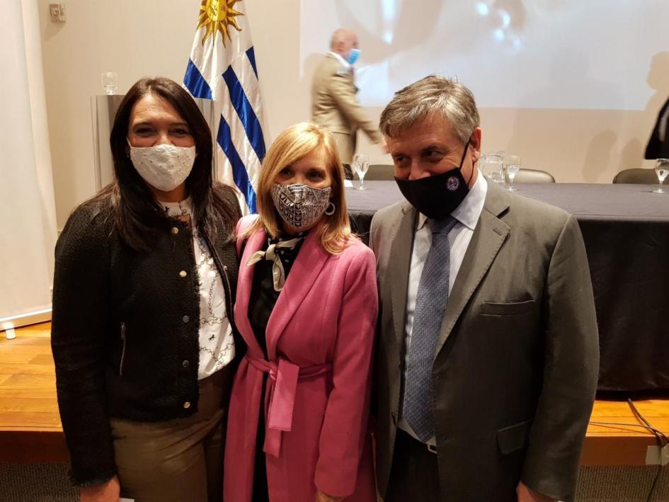 La vicepresidenta de la República, Beatriz Argimón; el ministro de Industria, Energía y Minería, Omar Paganini; y la presidenta de ANDE, Carmen Sánchez