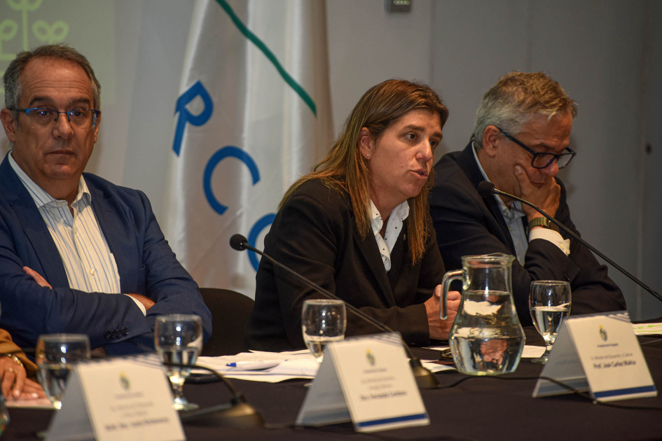 Ministra de Vivienda y Ordenamiento Territorial, Tamara Paseyro expone en mesa de autoridades