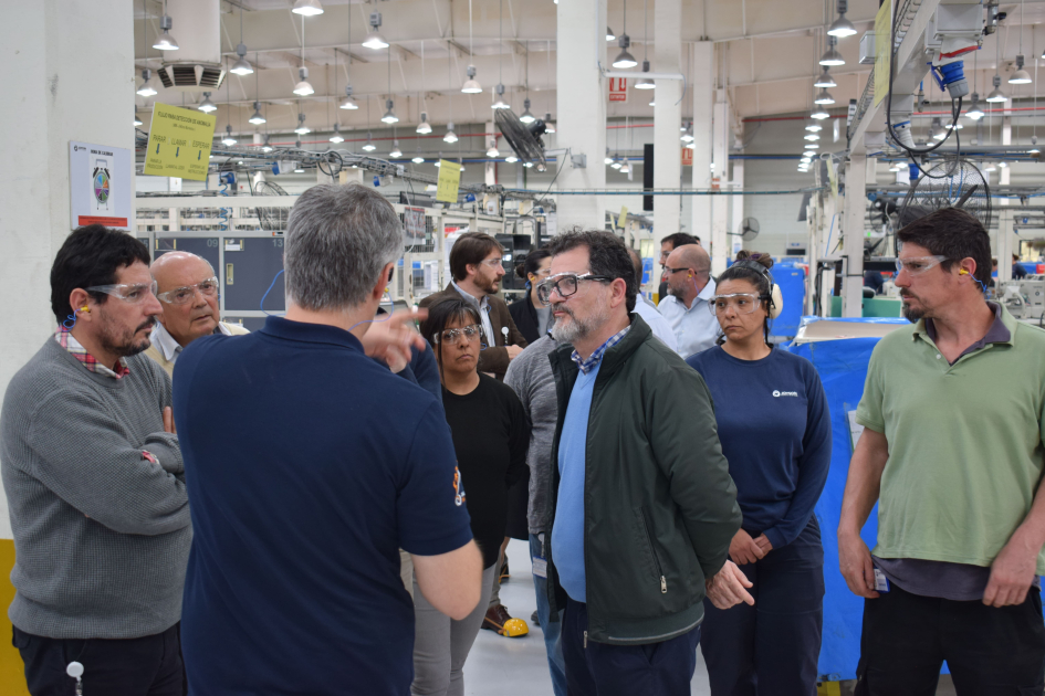 Visitantes en la planta industrial