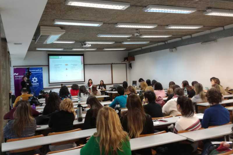 Charla Comunicación y género Charla Comunicación y género