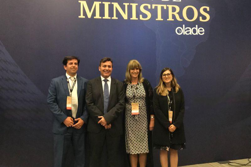 Autoridades del MIEM junto a Alfonso Blanco