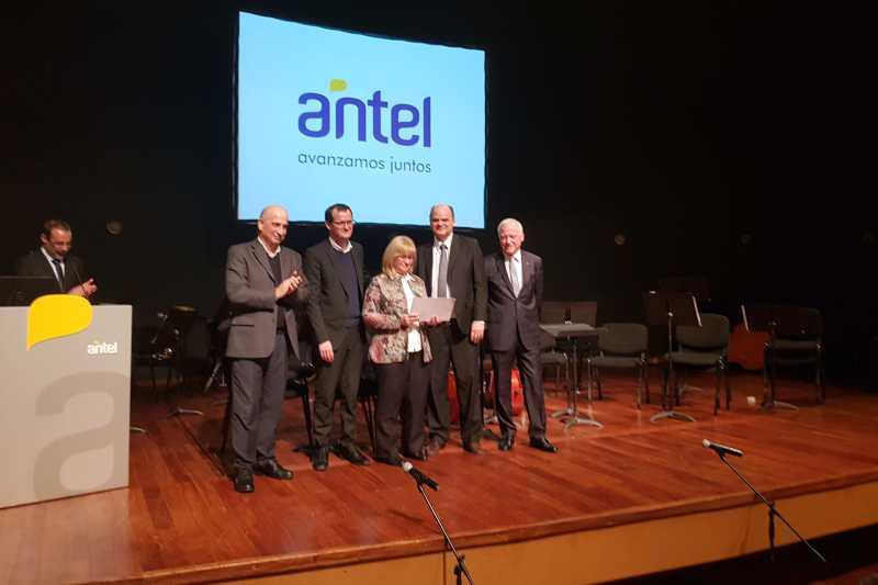 45° aniversario de Antel - Ebntrega de medallas a ex funcionarios 45° aniversario de Antel - Ebntrega de medallas a ex funcionarios