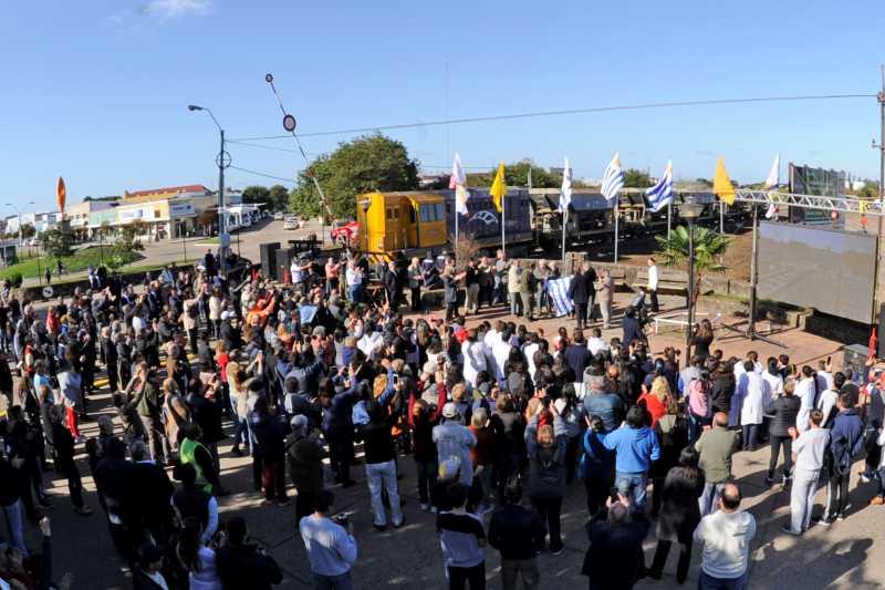 Acto de instalación de la piedra fundamental del ferrocarril central en Paso de los Toros Acto de instalación de la piedra fundamental del ferrocarril central en Paso de los Toros