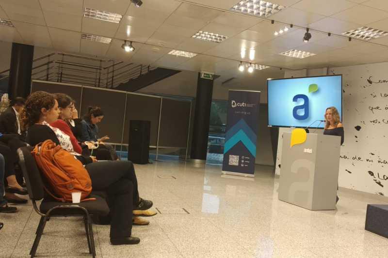 Mesa Mujeres en las áreas de STEM Mesa Mujeres en las áreas de STEM