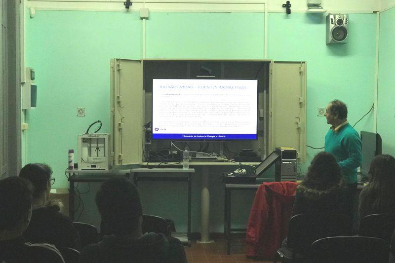 Charla MIEM-ARNR en UTU Rosario Charla MIEM-ARNR en UTU Rosario