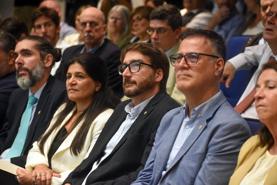 Autoridades del MIEM sentadas, Rodrigo Díaz, Arianna Spinelli, Adrián Míguez, Pablo Siris