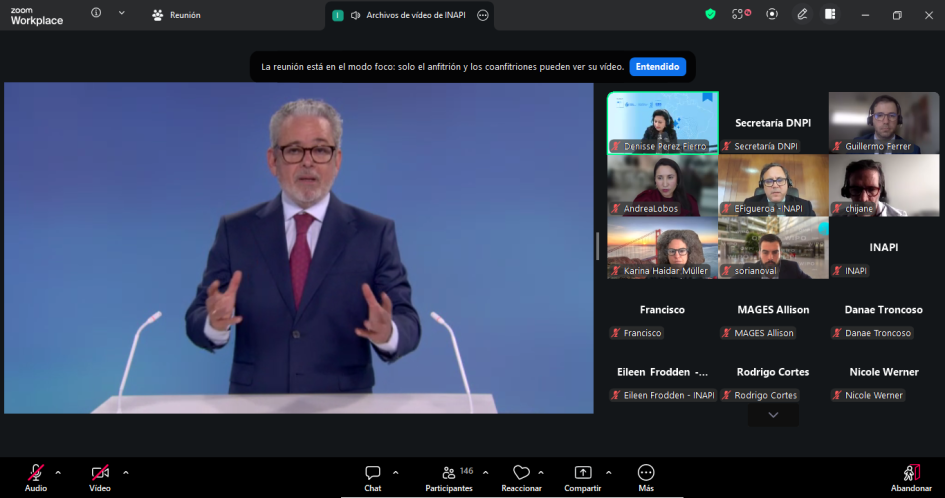 Marco Alemán, subirector general del Sector de Ecosistemas de PI e Innovación de la OMPI Señor habl en el webinar; al lado, imágenes más pequeñas de otros y otras participantes
