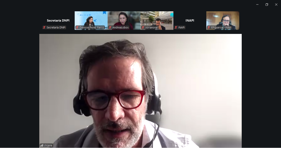 Diego Chijane, representante de Uruguay Una hombre habla en pantalla; arriba, imágenes más pequeñas de otras personas