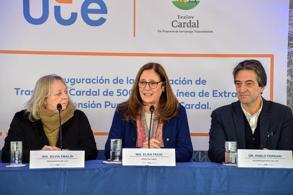 La ministra Facio hizo uso de la palabra Ministra Facio habla junto a autoridades de UTE