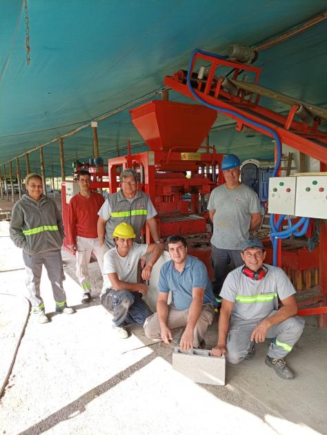 Ganadora de la convocatoria 2022: Constructores Unidos Foto de un grupo de personas
