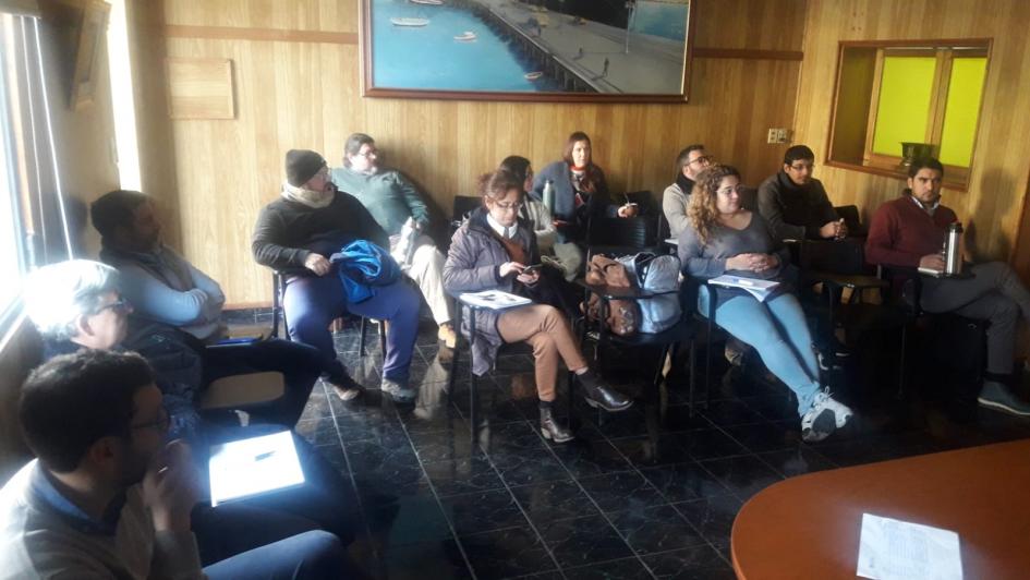 Actividad en Río Negro Gente reunida en una sala