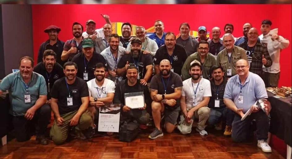 5.º Encuentro D'Arte Filo en Florida y 3.ª Fiesta Internacional de Cuchillería Foto grupal numerosa