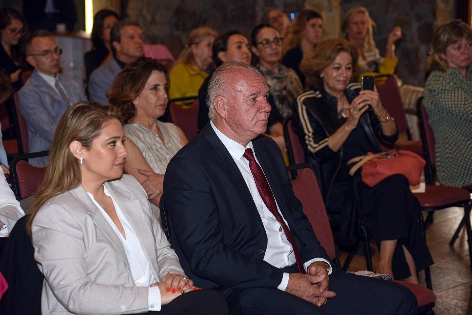 En primera fila, Verri y Pecoy Autoridades en primera fila del público; se ve a Verri y Pecoy