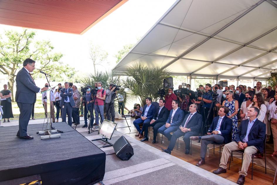 Ministro Omar Paganini habla ante el público Ministro Omar Paganini habla ante el público