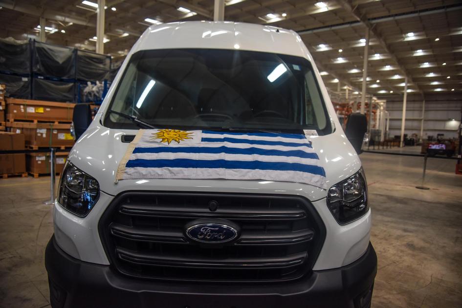 Modelo Ford Transit visto de frente