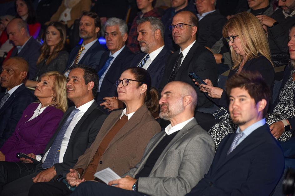 Autoridades en el auditorio Público de la actividad