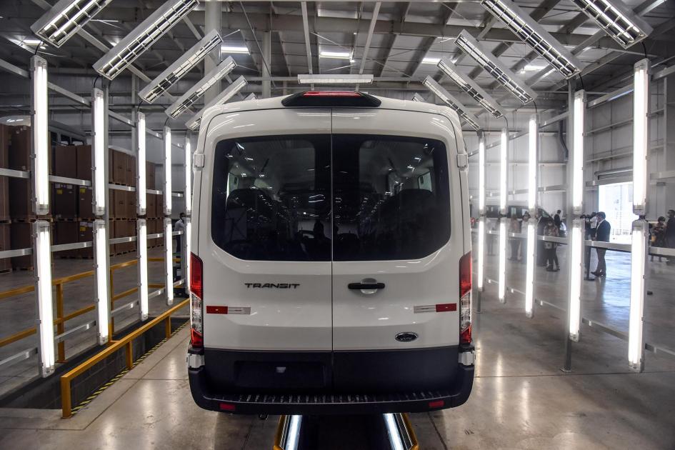 Ford Transit Ford Transit visto de la parte trasera