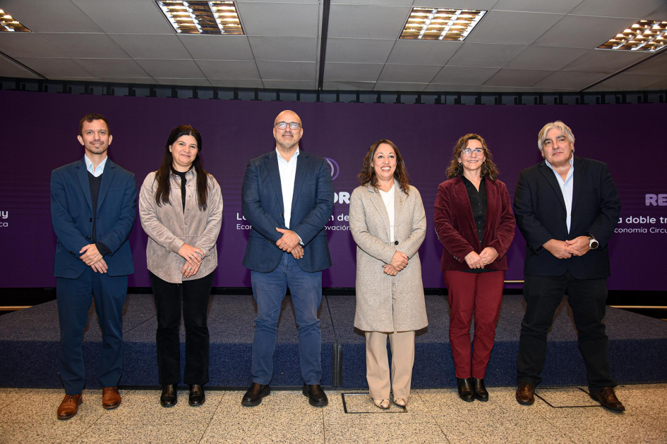 De izquierda a derecha, de pie: Brunini, Spinelli, Albaladejo, Cardona, Cabrera y Paz