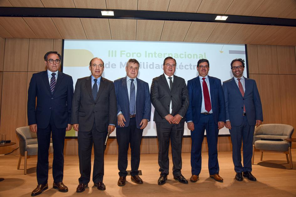 Paganini, Cantero y los ministros de Ambiente, Transporte y Obras Públicas junto a Calderón Los ministros al finalizar el panel