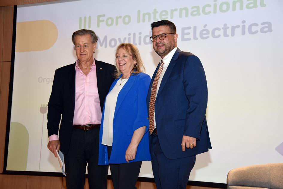 Gabriel Gurméndez, Silvia Emaldi y el Diego Durand cierran el panel de infraestructura Presidentes de ANTEL y UTE junto al vicepresidente de ANCAP