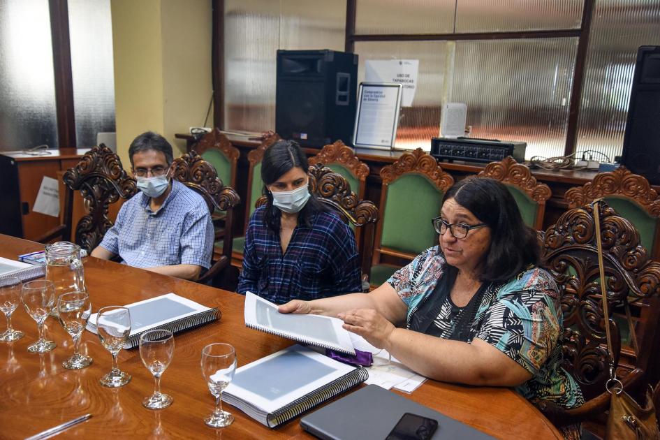 Coordinadora de la CNECT, Alicia Torres, junto a algunos de sus integrantes