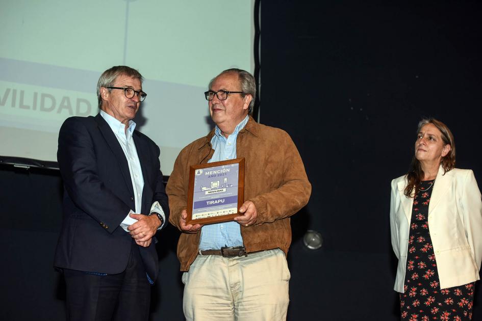 Mención de la categoría Movilidad, Tirapu Representante de Tirapu, mención de la categoría Movilidad, recibe el premio