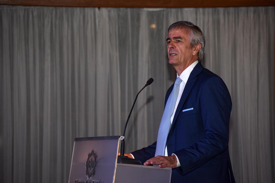 Presidente de la CIU, Alfredo Antía Presidente de la CIU habla desde un atril